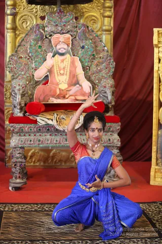 https://nithyananda.org/sites/default/files/photo-gallery/2018-12Dec-04-nithyananda-diary_bengaluru-aadheenam_uttamotama-seva_IMG_5580.JPG?1546603739