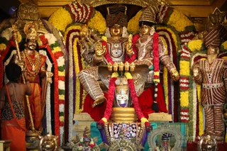 https://nithyananda.org/sites/default/files/photo-gallery/2018-12Dec-04-nithyananda-diary_bengaluru-aadheenam_uttamotama-seva_IMG_5595.JPG?1546603740