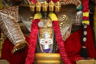 https://nithyananda.org/sites/default/files/photo-gallery/2018-12Dec-04-nithyananda-diary_bengaluru-aadheenam_uttamotama-seva_IMG_5596.JPG?1546603740