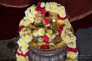 https://nithyananda.org/sites/default/files/photo-gallery/2018-12Dec-04-nithyananda-diary_bengaluru-aadheenam_uttamotama-seva_IMG_5598.JPG?1546603740