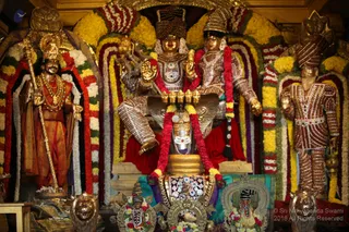 https://nithyananda.org/sites/default/files/photo-gallery/2018-12Dec-04-nithyananda-diary_bengaluru-aadheenam_uttamotama-seva_IMG_5601.JPG?1546603801