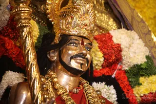 https://nithyananda.org/sites/default/files/photo-gallery/2018-12Dec-04-nithyananda-diary_bengaluru-aadheenam_uttamotama-seva_IMG_5607.JPG?1546603801
