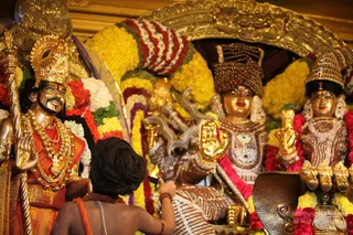 https://nithyananda.org/sites/default/files/photo-gallery/2018-12Dec-04-nithyananda-diary_bengaluru-aadheenam_uttamotama-seva_IMG_5614.JPG?1546603802