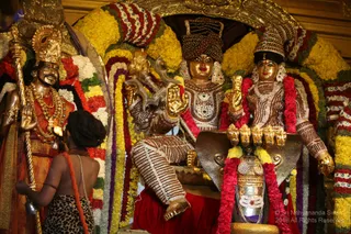 https://nithyananda.org/sites/default/files/photo-gallery/2018-12Dec-04-nithyananda-diary_bengaluru-aadheenam_uttamotama-seva_IMG_5617.JPG?1546603802