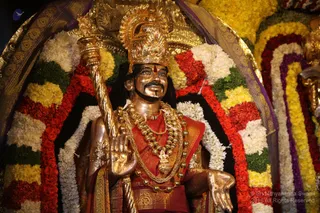 https://nithyananda.org/sites/default/files/photo-gallery/2018-12Dec-04-nithyananda-diary_bengaluru-aadheenam_uttamotama-seva_IMG_5618.JPG?1546604012