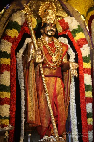 https://nithyananda.org/sites/default/files/photo-gallery/2018-12Dec-04-nithyananda-diary_bengaluru-aadheenam_uttamotama-seva_IMG_5620.JPG?1546604013