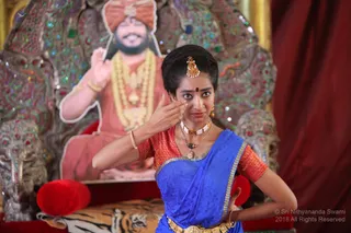 https://nithyananda.org/sites/default/files/photo-gallery/2018-12Dec-04-nithyananda-diary_bengaluru-aadheenam_uttamotama-seva_IMG_5627.JPG?1546604013