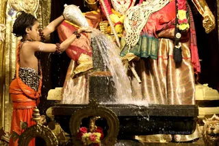 https://nithyananda.org/sites/default/files/photo-gallery/2018-12Dec-05-nithyananda-diary_bengaluru-aadheenam_uttamotama-seva_7T9A4485.JPG?1544003374