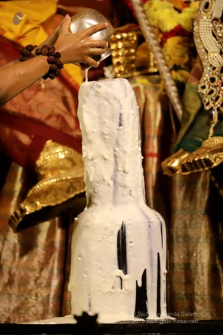 https://nithyananda.org/sites/default/files/photo-gallery/2018-12Dec-05-nithyananda-diary_bengaluru-aadheenam_uttamotama-seva_7T9A4490.JPG?1544003374