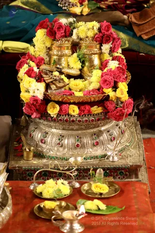 https://nithyananda.org/sites/default/files/photo-gallery/2018-12Dec-05-nithyananda-diary_bengaluru-aadheenam_uttamotama-seva_7T9A4508.JPG?1544003376