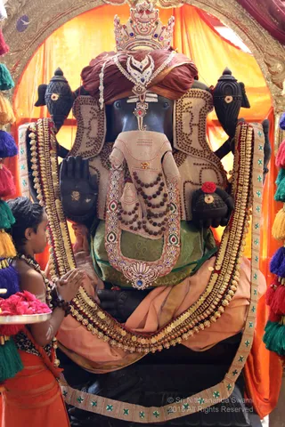 https://nithyananda.org/sites/default/files/photo-gallery/2018-12Dec-05-nithyananda-diary_bengaluru-aadheenam_uttamotama-seva_7T9A4614.JPG?1544003669