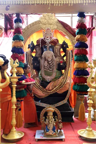 https://nithyananda.org/sites/default/files/photo-gallery/2018-12Dec-05-nithyananda-diary_bengaluru-aadheenam_uttamotama-seva_7T9A4615.JPG?1544003670