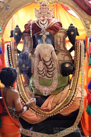 https://nithyananda.org/sites/default/files/photo-gallery/2018-12Dec-05-nithyananda-diary_bengaluru-aadheenam_uttamotama-seva_7T9A4629.JPG?1544003670