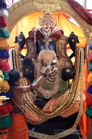 https://nithyananda.org/sites/default/files/photo-gallery/2018-12Dec-05-nithyananda-diary_bengaluru-aadheenam_uttamotama-seva_7T9A4635.JPG?1544003670