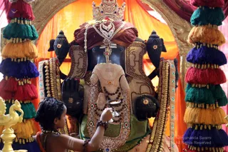https://nithyananda.org/sites/default/files/photo-gallery/2018-12Dec-05-nithyananda-diary_bengaluru-aadheenam_uttamotama-seva_7T9A4638.JPG?1544004005