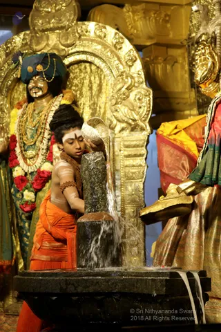 http://nithyananda.org/sites/default/files/photo-gallery/2018-12Dec-09-nithyananda-diary_bengaluru-aadheenam_uttamotama-seva_7T9A5251_0.JPG