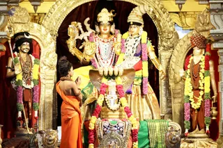 http://nithyananda.org/sites/default/files/photo-gallery/2018-12Dec-13-nithyananda-diary_bengaluru-aadheenam_uttamotama-seva_7T9A6124.JPG