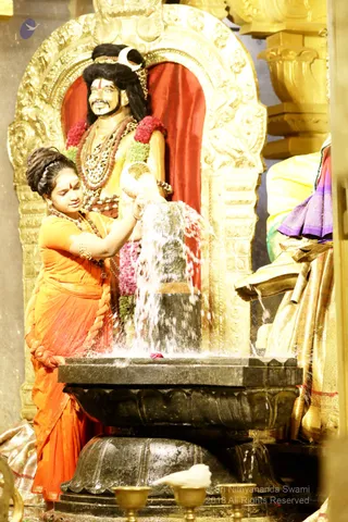 http://nithyananda.org/sites/default/files/photo-gallery/2018-12Dec-14-nithyananda-diary_bengaluru-aadheenam_uttamotama-seva_7T9A6148.JPG