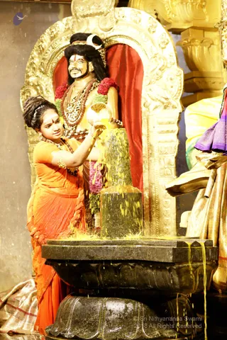 http://nithyananda.org/sites/default/files/photo-gallery/2018-12Dec-14-nithyananda-diary_bengaluru-aadheenam_uttamotama-seva_7T9A6162.JPG