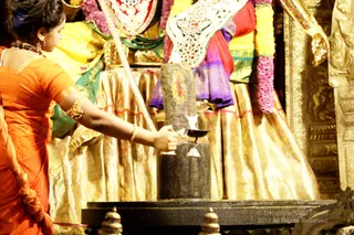 http://nithyananda.org/sites/default/files/photo-gallery/2018-12Dec-14-nithyananda-diary_bengaluru-aadheenam_uttamotama-seva_7T9A6232.JPG