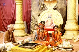 http://nithyananda.org/sites/default/files/photo-gallery/2018-12Dec-14-nithyananda-diary_bengaluru-aadheenam_uttamotama-seva_7T9A6248.JPG
