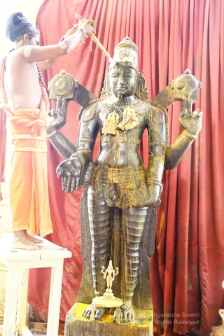 http://nithyananda.org/sites/default/files/photo-gallery/2018-12Dec-14-nithyananda-diary_bengaluru-aadheenam_uttamotama-seva_7T9A6286.JPG