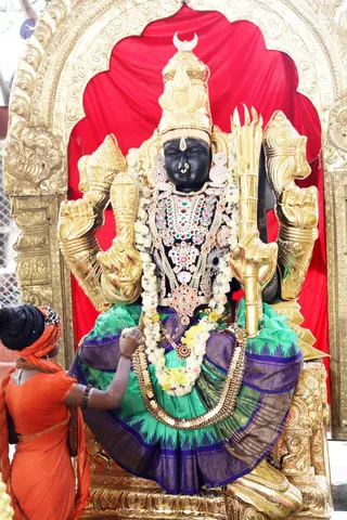 http://nithyananda.org/sites/default/files/photo-gallery/2018-12Dec-14-nithyananda-diary_bengaluru-aadheenam_uttamotama-seva_7T9A6305.JPG