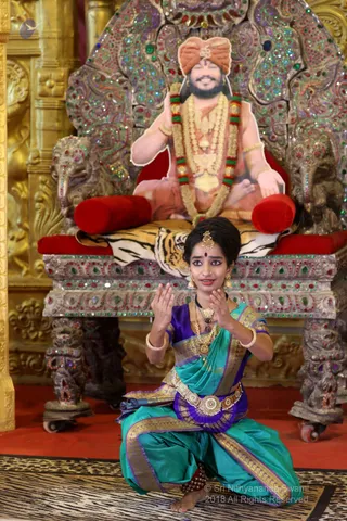 http://nithyananda.org/sites/default/files/photo-gallery/2018-12Dec-15-nithyananda-diary_bengaluru-aadheenam_uttamotama-seva_7T9A6491.JPG