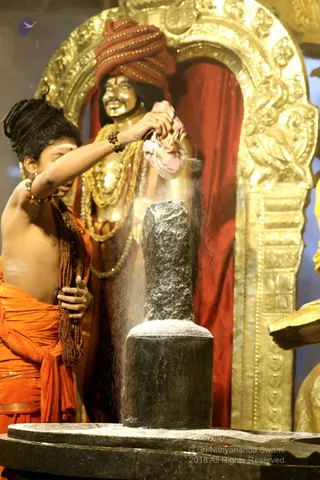 http://nithyananda.org/sites/default/files/photo-gallery/2018-12Dec-17-nithyananda-diary_bengaluru-aadheenam_uttamotama-seva_7T9A6861.JPG