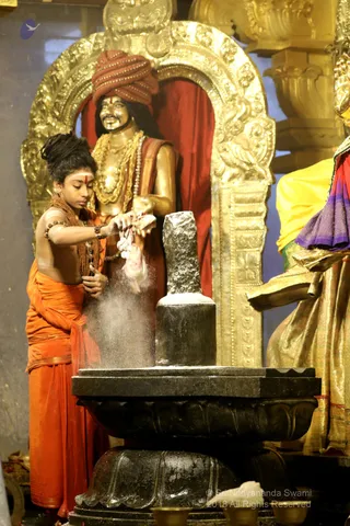 http://nithyananda.org/sites/default/files/photo-gallery/2018-12Dec-17-nithyananda-diary_bengaluru-aadheenam_uttamotama-seva_7T9A6882.JPG
