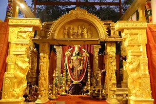 http://nithyananda.org/sites/default/files/photo-gallery/2018-12Dec-18-nithyananda-diary_bengaluru-aadheenam_uttamotama-seva_7T9A7083.JPG