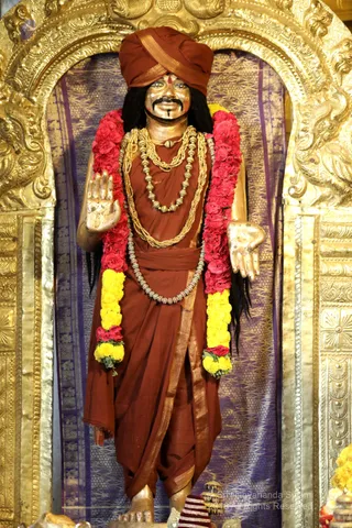 http://nithyananda.org/sites/default/files/photo-gallery/2018-12Dec-18-nithyananda-diary_bengaluru-aadheenam_uttamotama-seva_7T9A7266.JPG