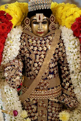 http://nithyananda.org/sites/default/files/photo-gallery/2018-12Dec-18-nithyananda-diary_bengaluru-aadheenam_uttamotama-seva_7T9A7313.JPG