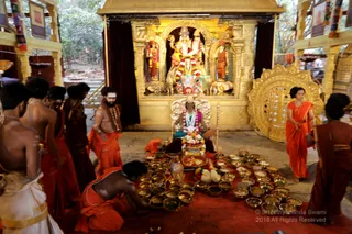 http://nithyananda.org/sites/default/files/photo-gallery/2018-12Dec-19-nithyananda-diary_bengaluru-aadheenam_uttamotama-seva_7T9A7468.JPG
