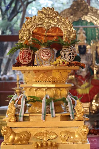 http://nithyananda.org/sites/default/files/photo-gallery/2018-12Dec-24-nithyananda-diary_bengaluru-aadheenam_uttamotama-seva_7T9A9247.JPG
