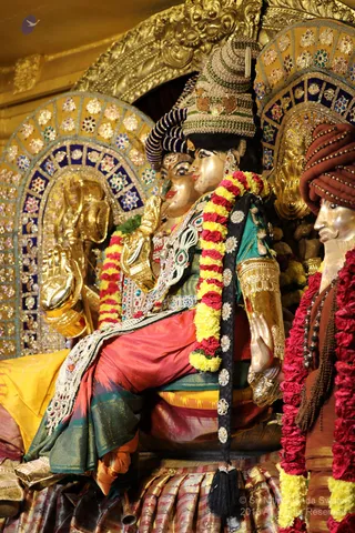 http://nithyananda.org/sites/default/files/photo-gallery/2018-12Dec-24-nithyananda-diary_bengaluru-aadheenam_uttamotama-seva_7T9A9390.JPG