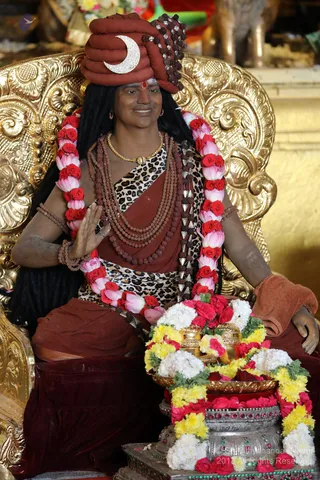 http://nithyananda.org/sites/default/files/photo-gallery/2018-12Dec-24-nithyananda-diary_bengaluru-aadheenam_uttamotama-seva_7T9A9407_0.JPG