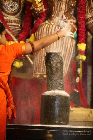 https://nithyananda.org/sites/default/files/photo-gallery/2019-01JAN-04-nithyananda-diary_bengaluru-aadheenam_uttamotama-seva_IMG_5749.JPG?1546691140