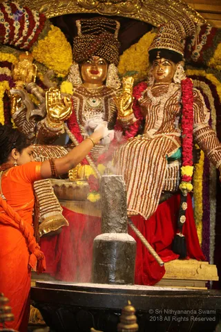 https://nithyananda.org/sites/default/files/photo-gallery/2019-01JAN-04-nithyananda-diary_bengaluru-aadheenam_uttamotama-seva_IMG_5750.JPG?1546691140