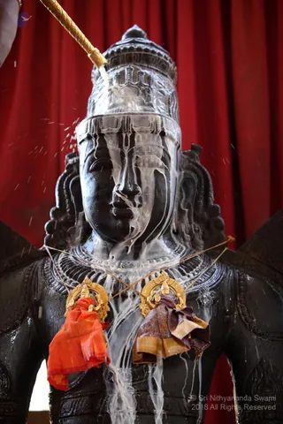 https://nithyananda.org/sites/default/files/photo-gallery/2019-01JAN-04-nithyananda-diary_bengaluru-aadheenam_uttamotama-seva_IMG_5807.JPG?1546691399