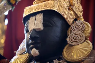 https://nithyananda.org/sites/default/files/photo-gallery/2019-01JAN-04-nithyananda-diary_bengaluru-aadheenam_uttamotama-seva_IMG_5883.JPG?1546691401
