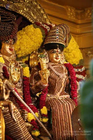 https://nithyananda.org/sites/default/files/photo-gallery/2019-01JAN-04-nithyananda-diary_bengaluru-aadheenam_uttamotama-seva_IMG_5901.JPG?1546691795