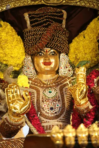 https://nithyananda.org/sites/default/files/photo-gallery/2019-01JAN-04-nithyananda-diary_bengaluru-aadheenam_uttamotama-seva_IMG_5908.JPG?1546691796