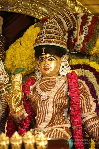 https://nithyananda.org/sites/default/files/photo-gallery/2019-01JAN-04-nithyananda-diary_bengaluru-aadheenam_uttamotama-seva_IMG_5909.JPG?1546691796