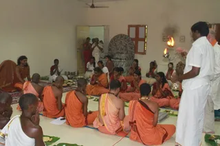 http://nithyananda.org/sites/default/files/photo-gallery/20_nithyananda_12oct2012.JPG