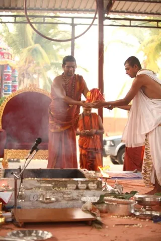 http://nithyananda.org/sites/default/files/photo-gallery/21_Nithyananda_homa_03may2012.JPG
