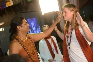 IA Participants receive individual darshan