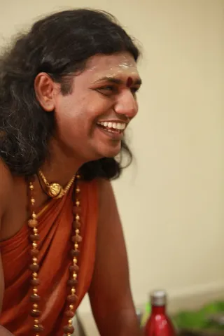 http://nithyananda.org/sites/default/files/photo-gallery/25_nithyananda_12oct2012.JPG