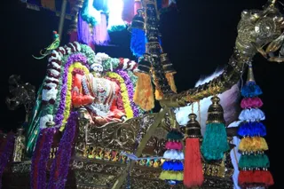 http://nithyananda.org/sites/default/files/photo-gallery/26_Nithyananda_procession_03may2012.JPG
