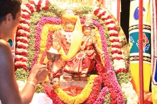http://nithyananda.org/sites/default/files/photo-gallery/27_Nithyananda_procession_03may2012.JPG